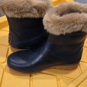 Joules Cozy Navy and Tan Fur-Lined Winter Boots